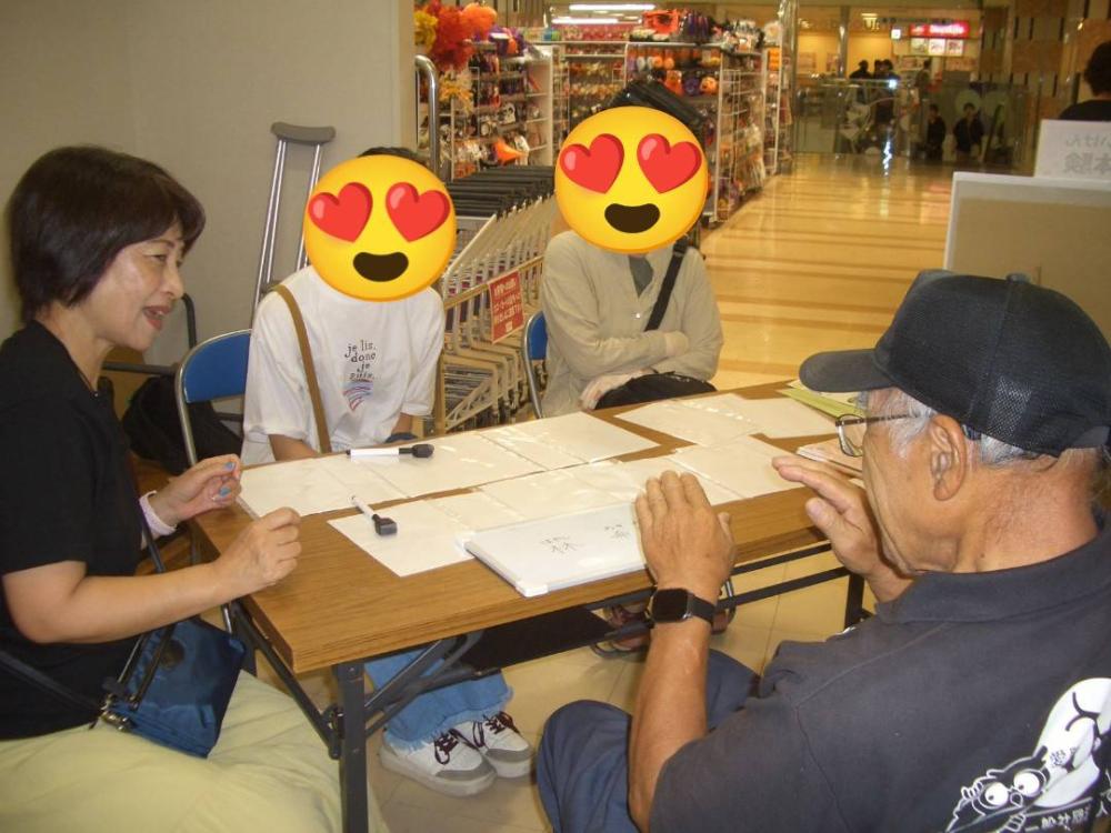 1756551108925 (002)サンマルシェ手話体験写真