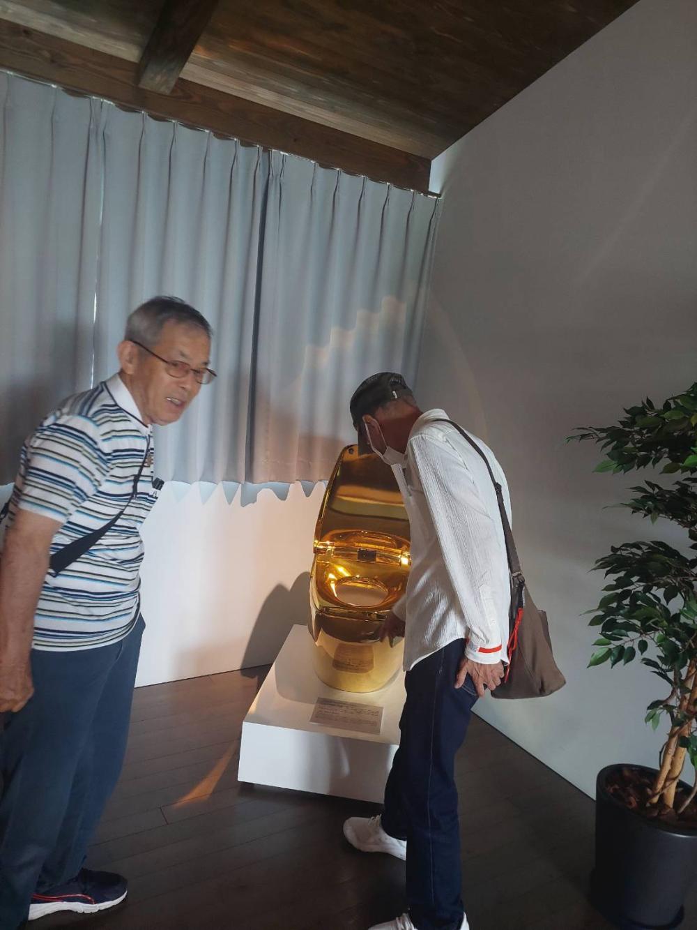 黄金便器